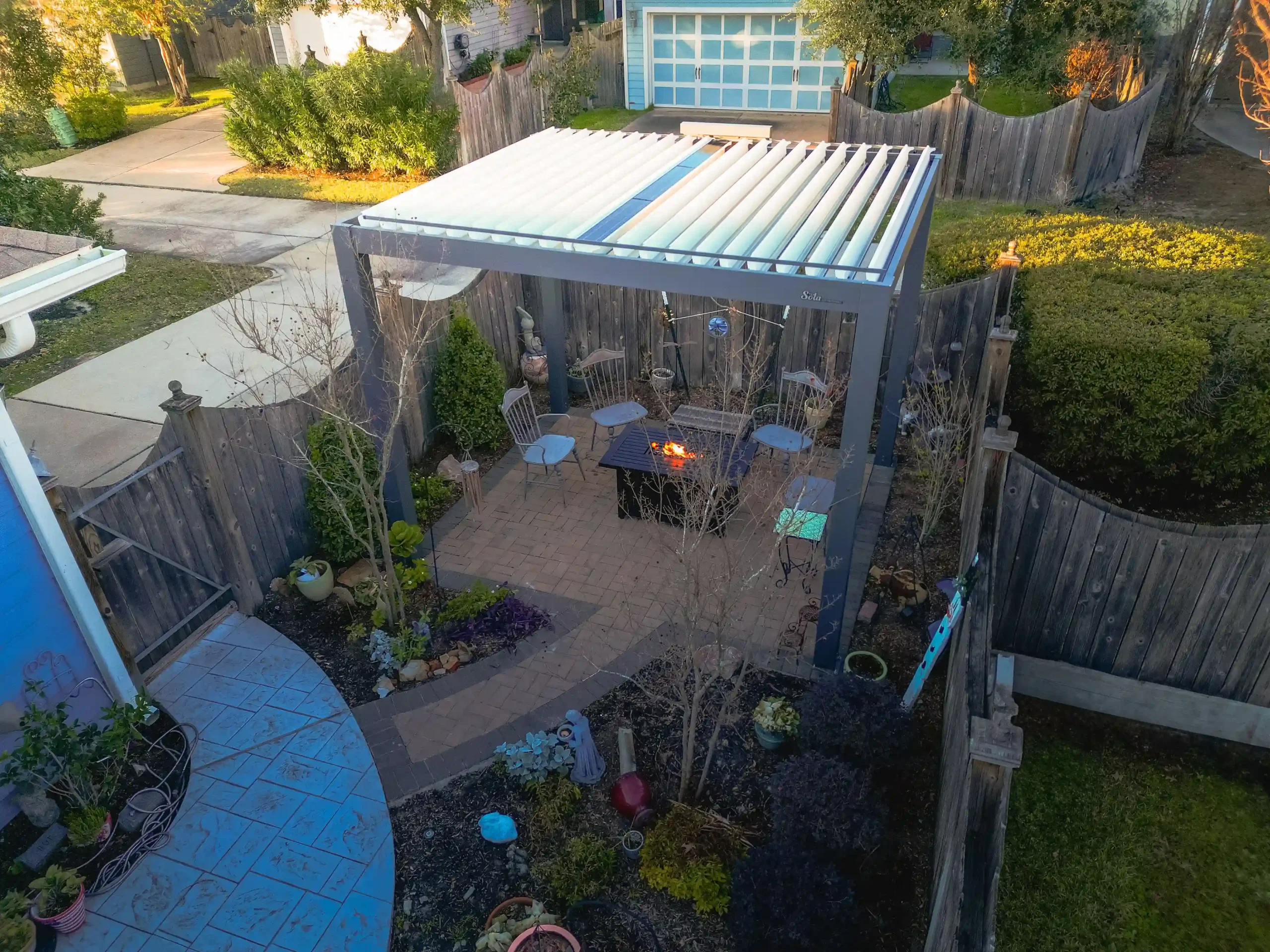 Durable aluminum frame withstands all types of weather