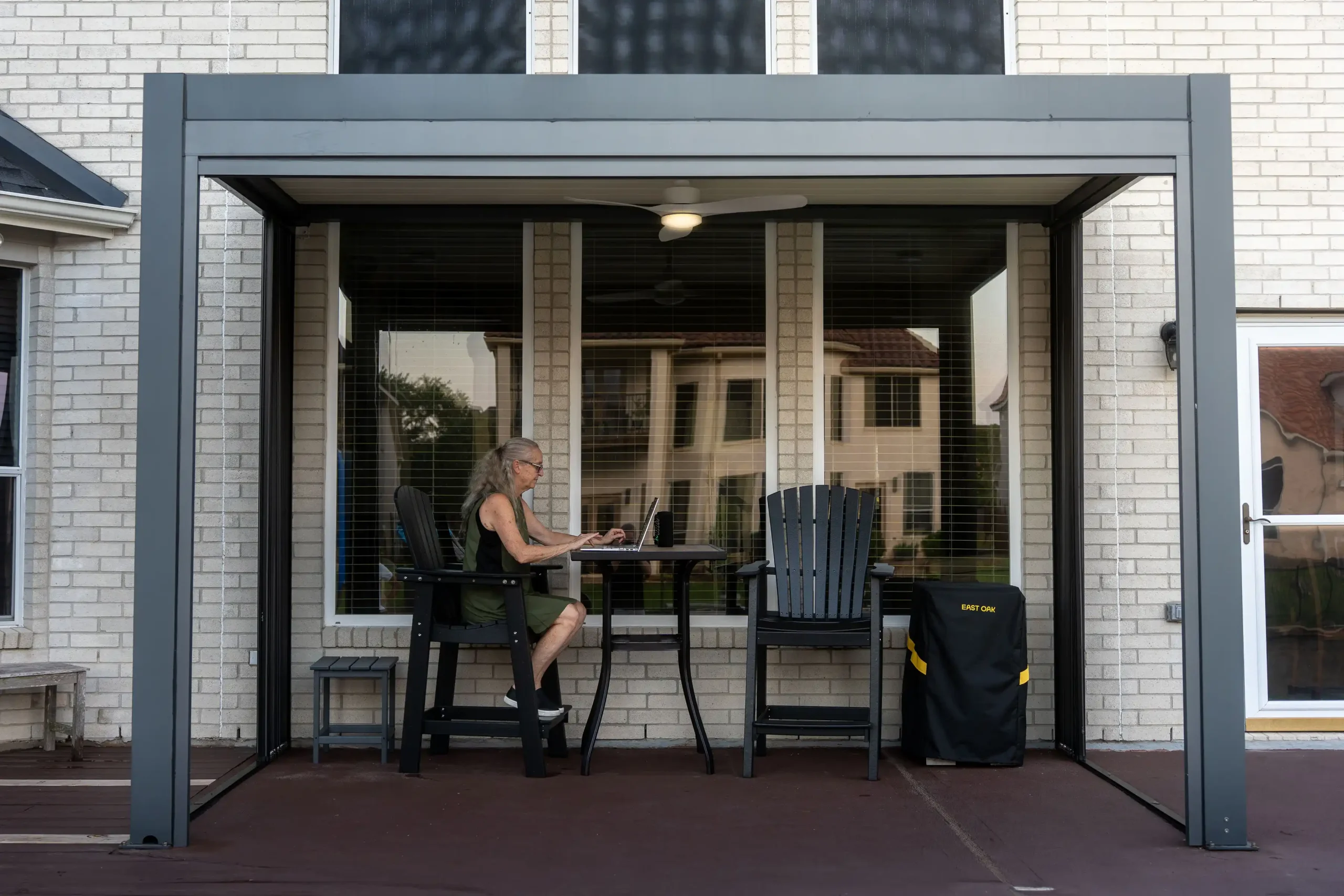Solar Pergola Case Study 2_Residential_Tracee & Daniel’s Enclosed Pergola Retreat
