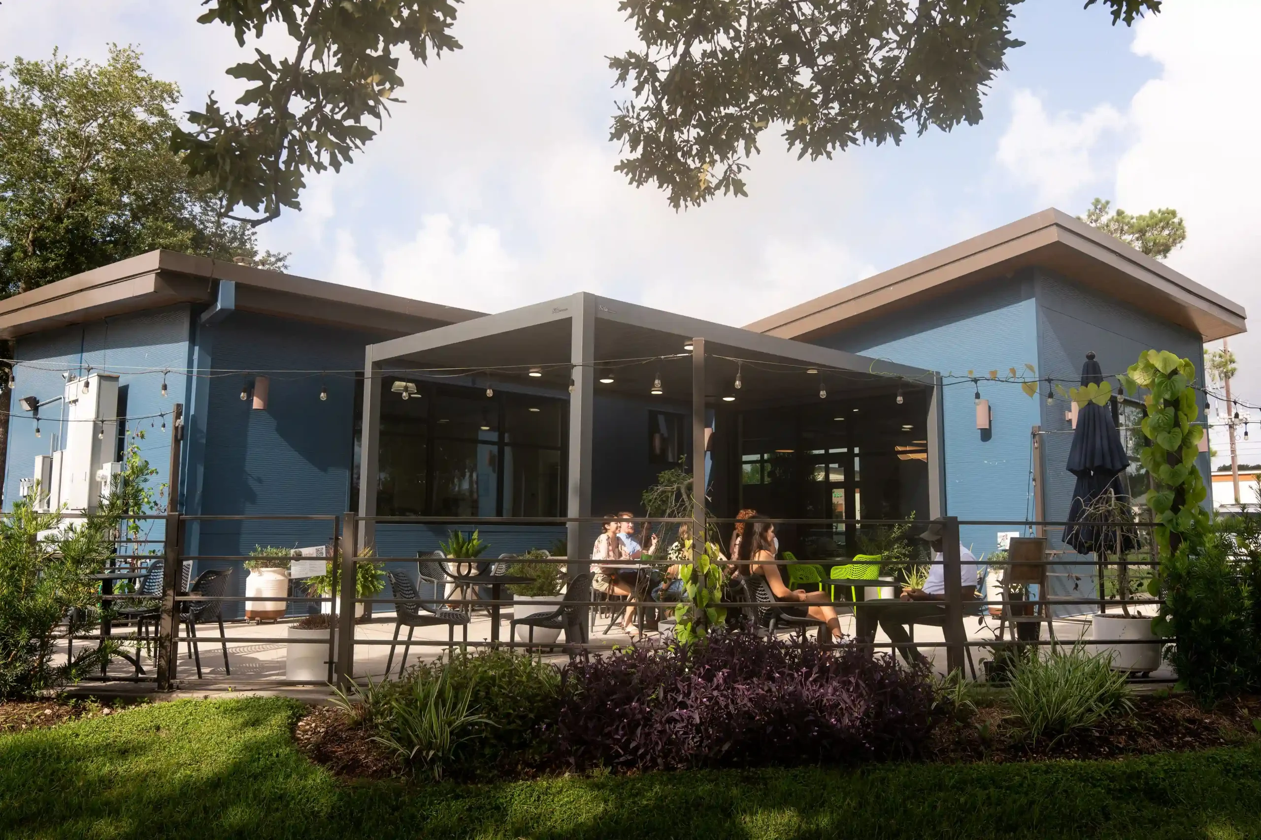 Commercial_Café ZunZun Patio Lounge