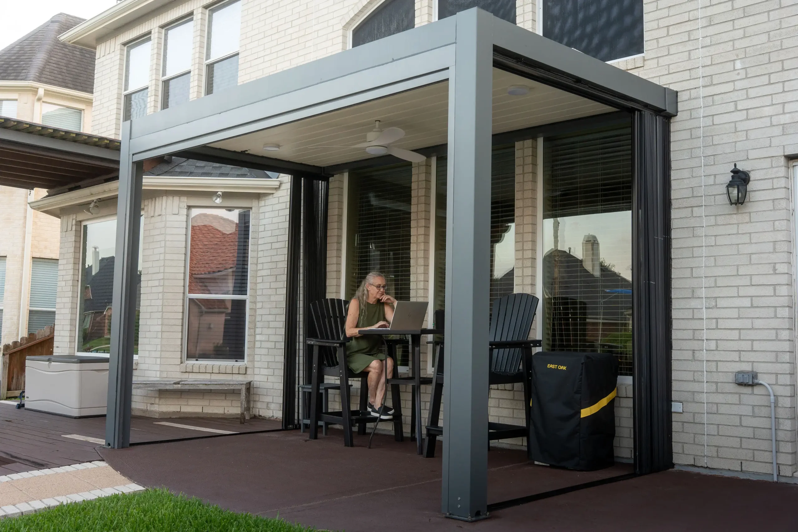 Side view of Tracee & Daniel’s Enclosed Pergola Retreat