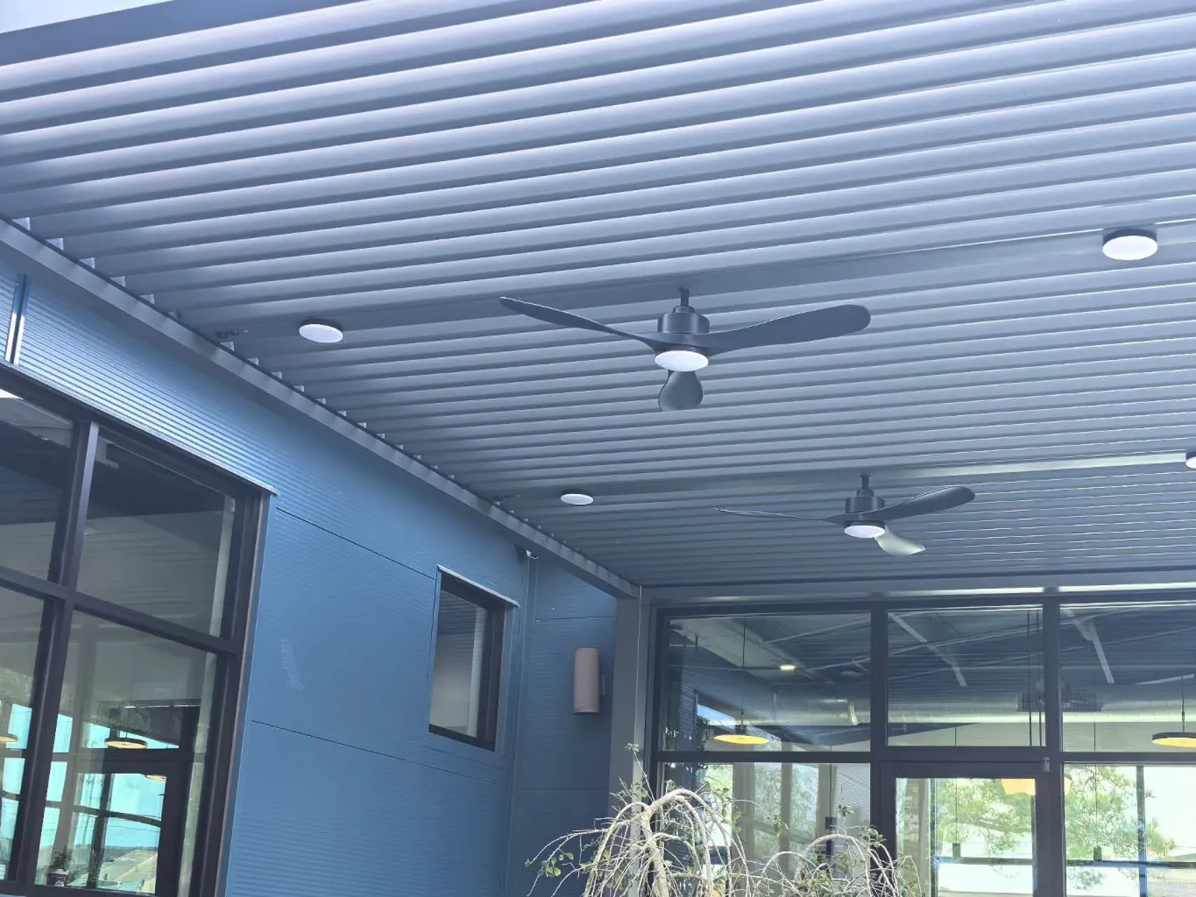 Adjustable louvers for flexible shade control