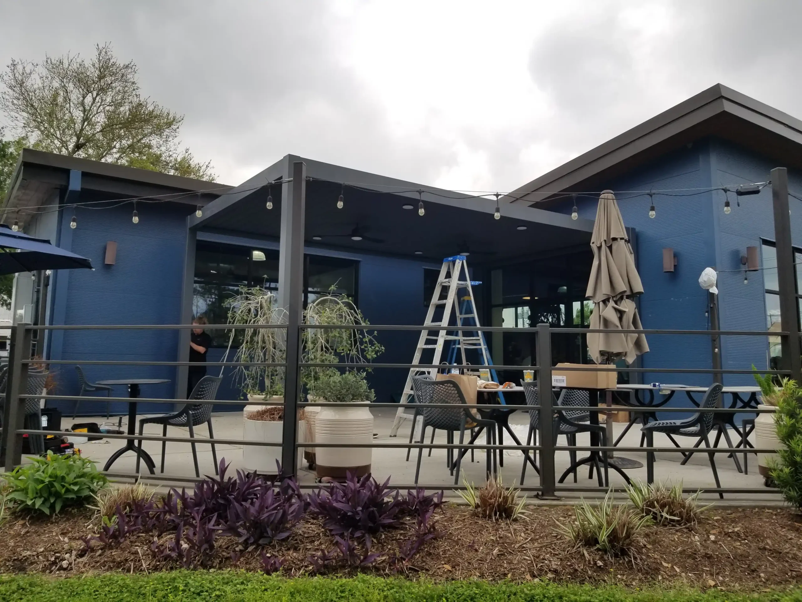 Café ZunZun Patio Lounge Installation of Pergola Picture 2