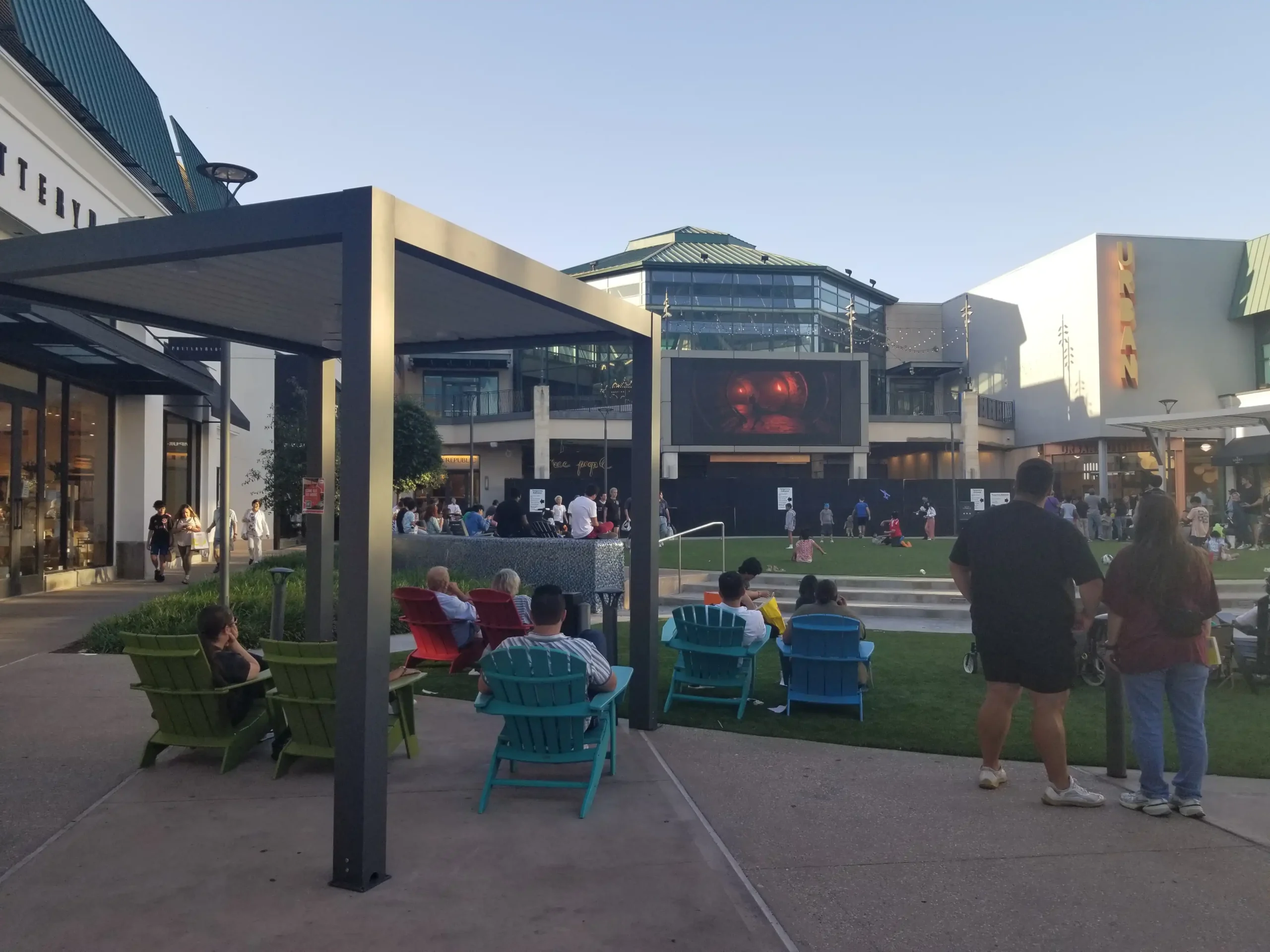 Woodlands Mall's Outdoor Shade