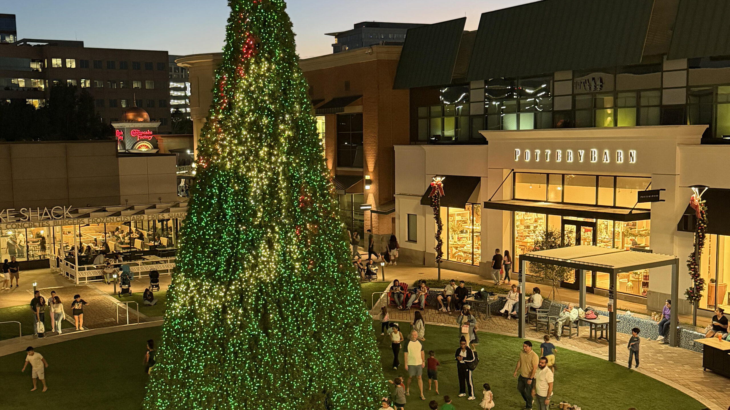 Woodlands Mall's motorized pergola