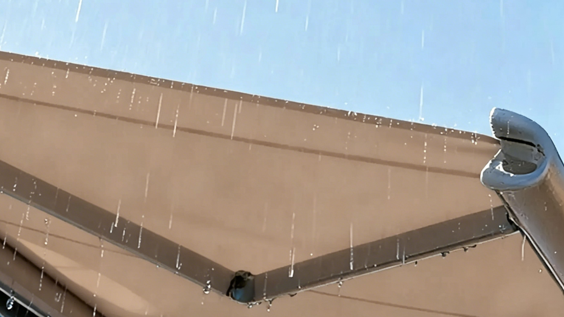 Efficient dual water drainage system