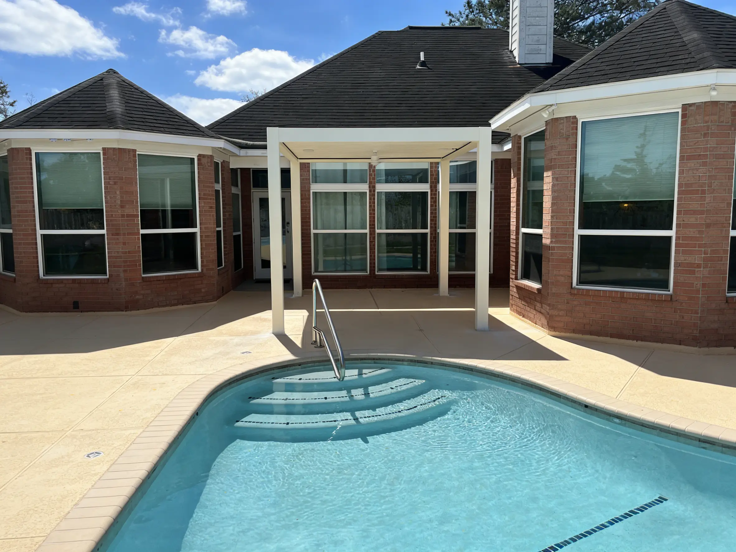 full view of 10x12 white solar pergola at poolside