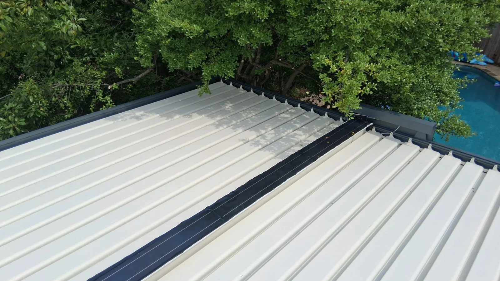 top view of adjustable louvered aluminum pergola roof backyard pool area